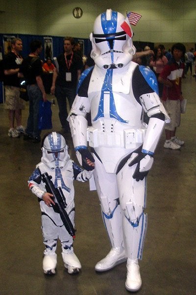 Vater und Sohn als Stormtrooper