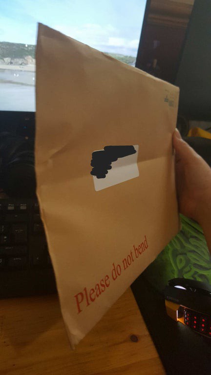 Bitte nicht knicken auf Post
