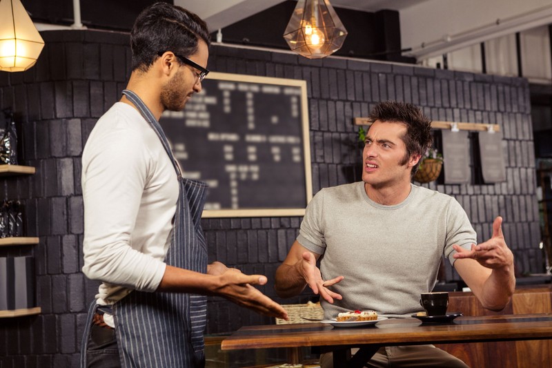 In der Gastronomie sieht man immer wieder Menschen, die scheinbar niemals Anstand oder Manieren gelernt haben.