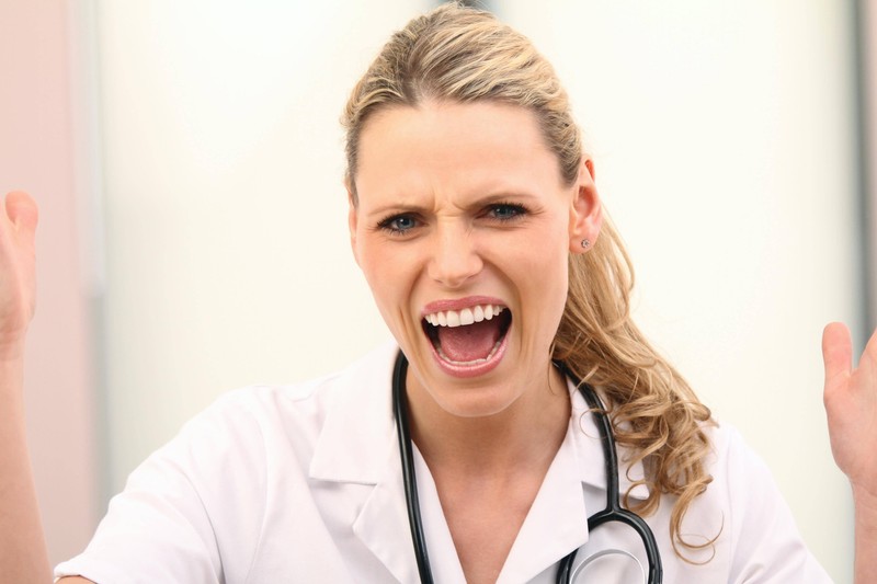 Krankenschwestern haben oft einen sehr ekelerregenden Job.