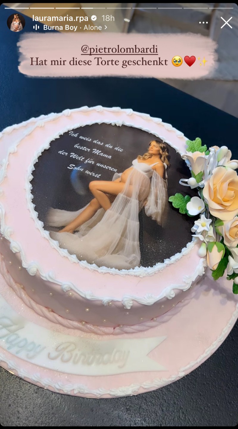 In ihrer Story zeigt Laura den Kuchen.
