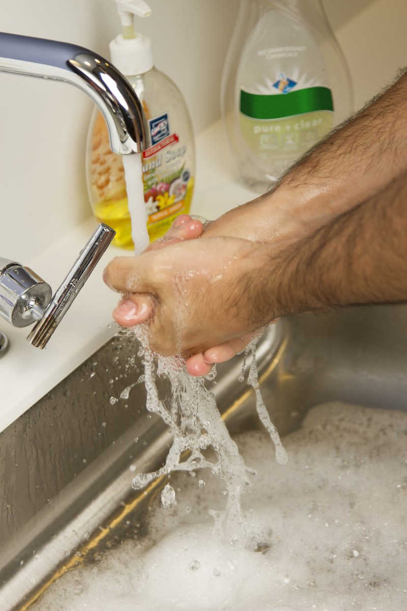 Die WHO hat eine Anleitung gestellt, wie man seine Hände richtig wäscht.