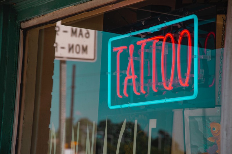 Ein Tätowierer berichtet von einem verstörenden Fetisch, als ein Junge ein seltsames Tattoo gestochen haben wollte