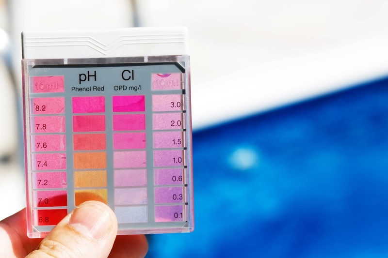 Was ist alles in dem Wasser von Freibädern enthalten?