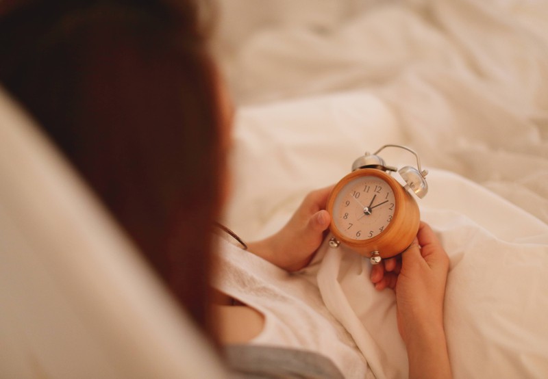 Ständig wechselnde Uhrzeiten lassen dich schlechter schlafen.