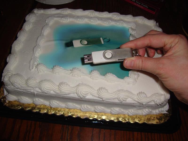 Der Bäcker hat einfach einen Stick auf die Torte gesetzt