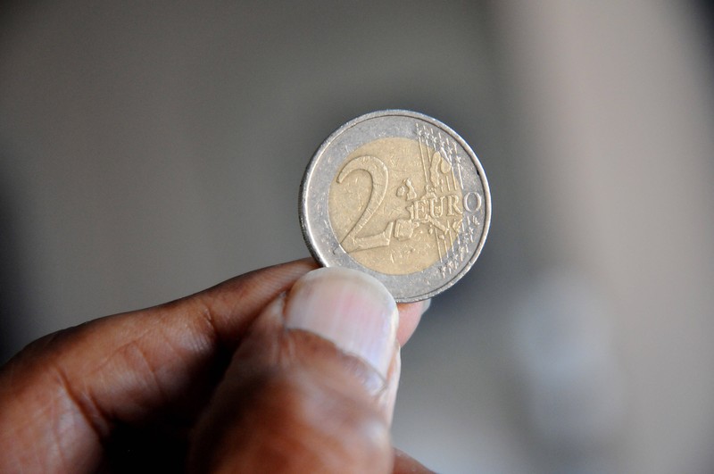 Auf Föhr ist 2025 eine gefälschte 2-Euro-Münze im Umlauf.