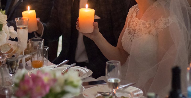 Das Hochzeitsessen ging gehörig schief.