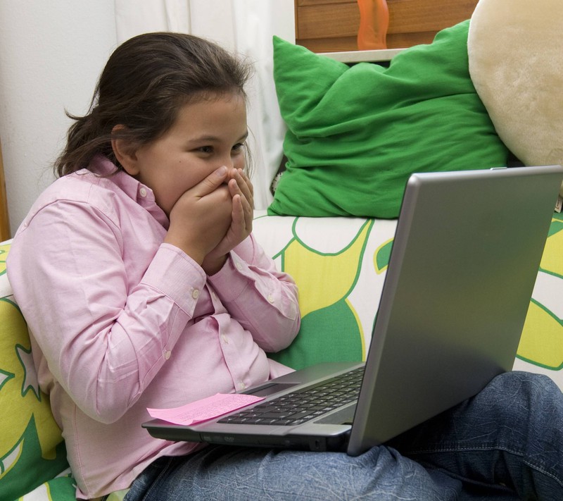 Fail: Mädchen lästert während des Online Unterrichts über den Lehrer.