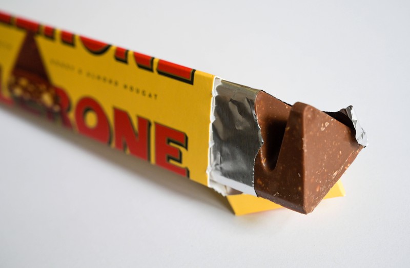 Auch bei der Toblerone gibt es einen ganz einfachen Trick, wie man die Verpackung besser öffnet