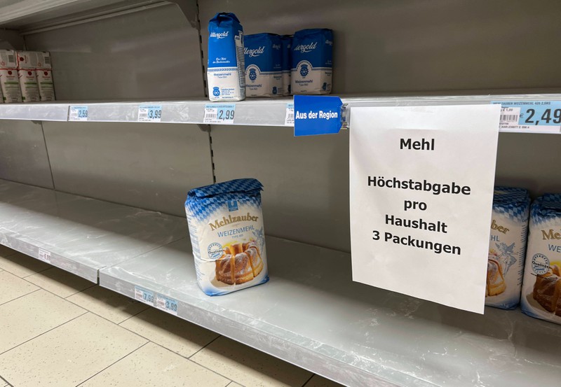 Mehl ist eine Mangelware in deutschen Supermärkten