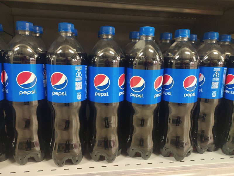 Pepsi wird es bald nicht mehr im Aldi Regal geben. Grund dafür sind Preiserhöhungen