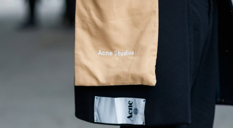 Acne Studios Tasche fotografiert.