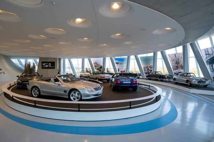 In Museen wie dem Mercedes Benz Museum gibt es den Eintritt am Ehrentag ebenfalls gratis.
