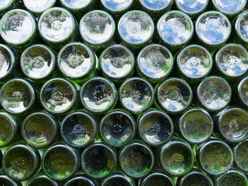 Auch die Kerbe unter Glasflaschenböden ist kein Zufall.