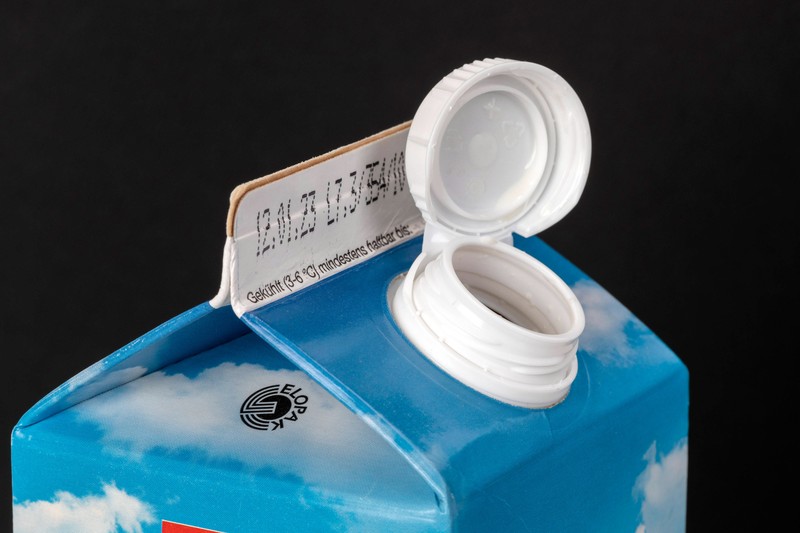 Der Aufhänger an Saft- oder Milchkartons hat eine Funktion.