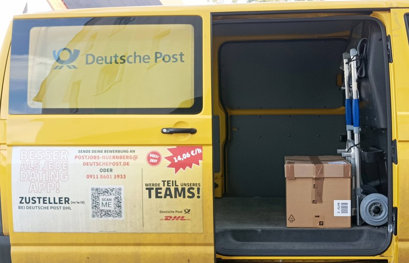 Die deutsche Post stellt in Deutschland die meisten Briefe zu.