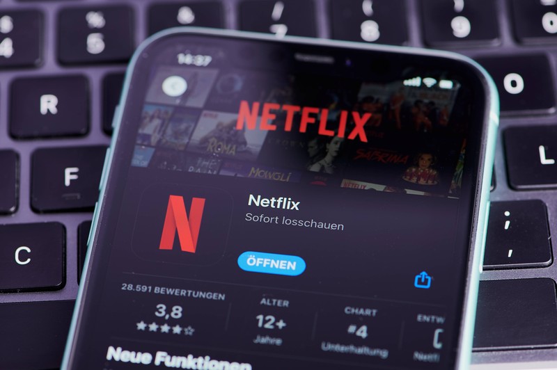 Netflix kommt mit den Preiserhöhungen gar nicht mehr hinterher.