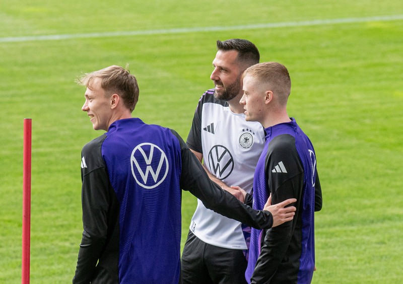 Im DFB-Trainingslager flog Marvin Wildhage erst am Ende auf. Ein DFB-Mitarbeiter begleitete ihn zur Tribüne