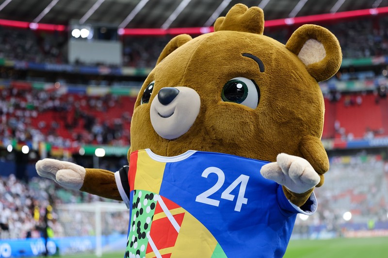 Marvin Wildhage hat sich beim EM-Spiel als Maskottchen verkleidet ins Stadion geschmuggelt