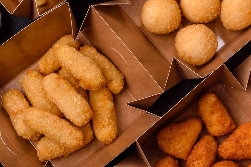 Weil Menschen sich nicht gut benehmen, wurden in Fast Food Restaurants Regeln geändert.