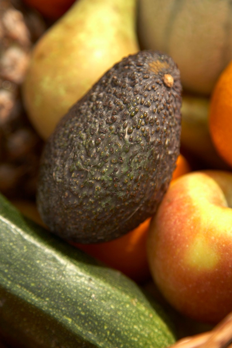 Du kannst Ethylen gezielt nutzen, um Früchte reifen zu lassen, indem du sie mit einem Apfel oder einer Banane in eine Tüte legst.