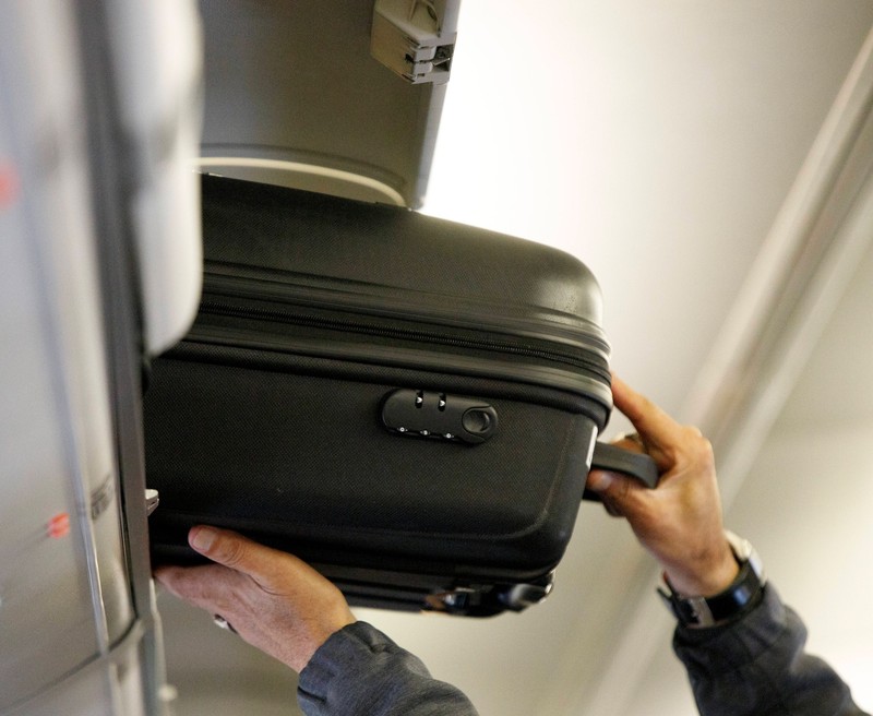 Ab Oktober 2027 sollen Flugreisen innerhalb der EU für viele Passagier*innen übersichtlicher werden.