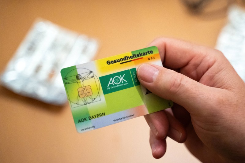 Ein neues Urteil besagt, dass Krankenkassen die Karten von Patient*innen nicht einziehen oder sperren dürfen.