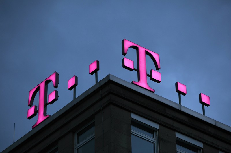Telekom-Festnetz Abschaltung: Was Kunden zur Tarifumstellung, Preiserhöhung und den neuen Funk-Tarifen wissen müssen.