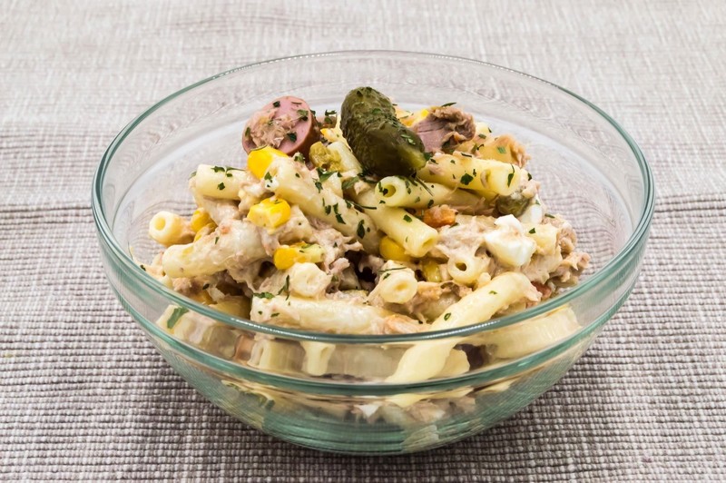 Beim Nudelsalat mit Thunfisch und Apfelstückchen spalten sich die Geschmäcker.