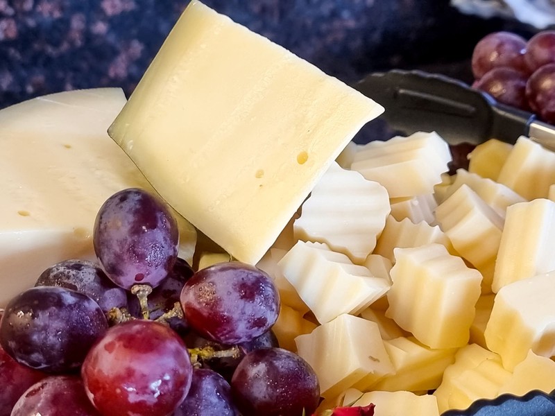 Die Kombination aus Weintrauben und Käse ist beliebt.