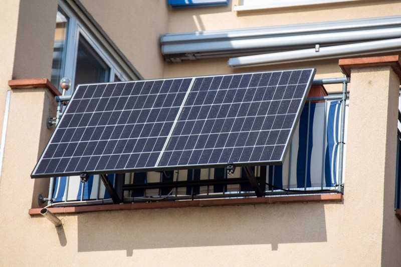 Darf man einfach so Solaranlagen am Balkon befestigen?