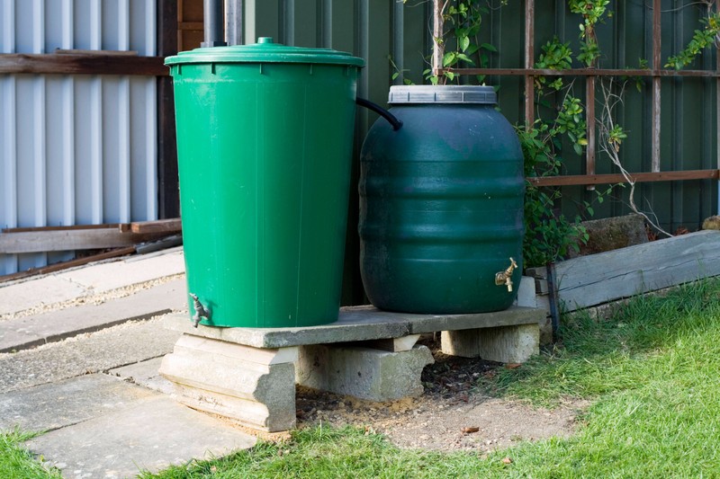 Das Sammeln von Regenwasser erfordert die Einhaltung gesetzlicher Vorgaben
