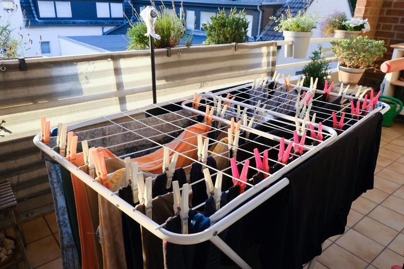 Wenn die Tage länger und wärmer werden, wird der Outdoor-Bereich zum idealen Ort, um Wäsche zu trocknen.