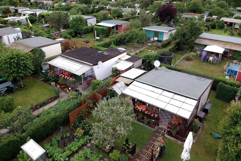 Ein Schrebergarten wird auch als Kleingarten bezeichnet.