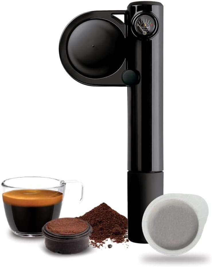 Mit einer mobilen Espressomaschine musst auch beim Campen nicht auf deinen Kaffee verzichten!
