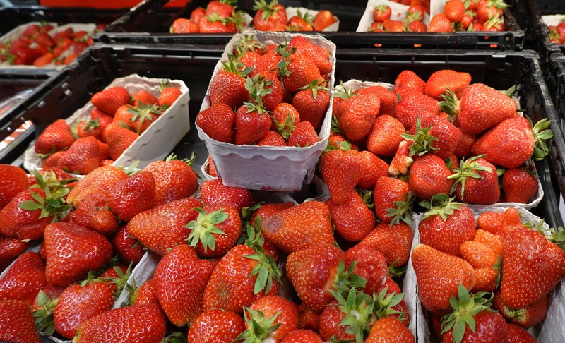 Du solltest einzelne Erdbeeren im Supermarkt nicht umpacken.