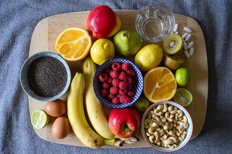 Feuchtigkeit, Ruhe und die richtige Ernährung helfen der Haut.