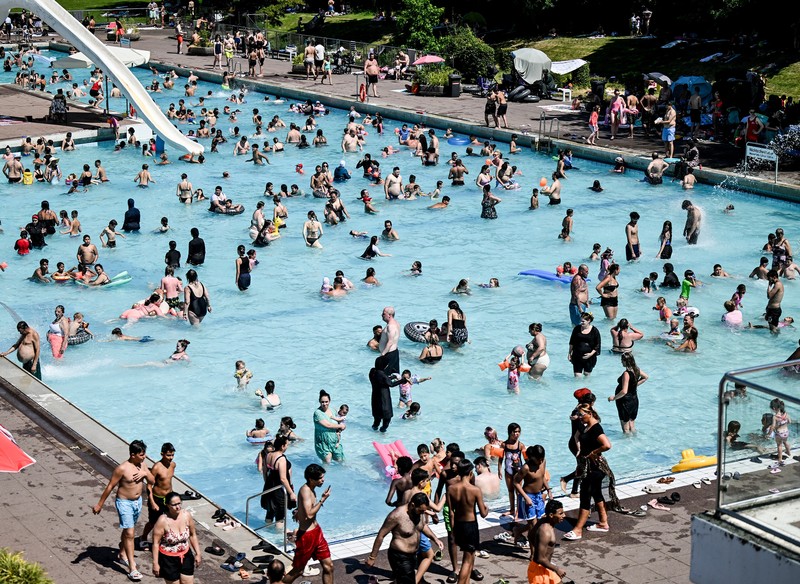 Im Freibad gelten Regeln für Badegäste.