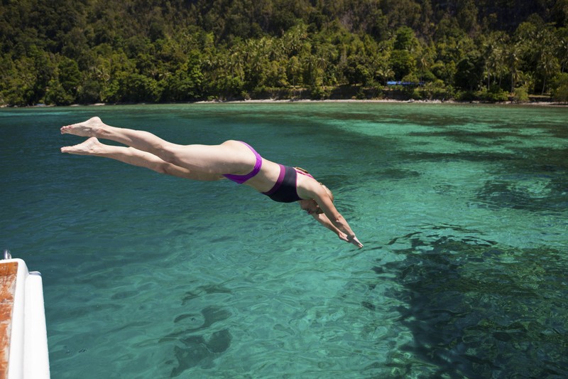 Im Sommer plötzlich ins kalte Wasser zu springen, kann gefährlich werden.