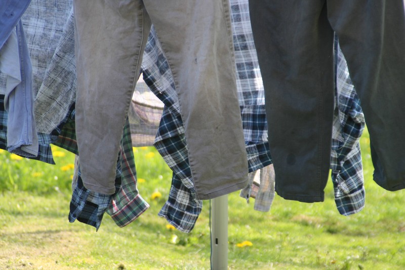Kleidung sollte beim Lüften locker hängen.
