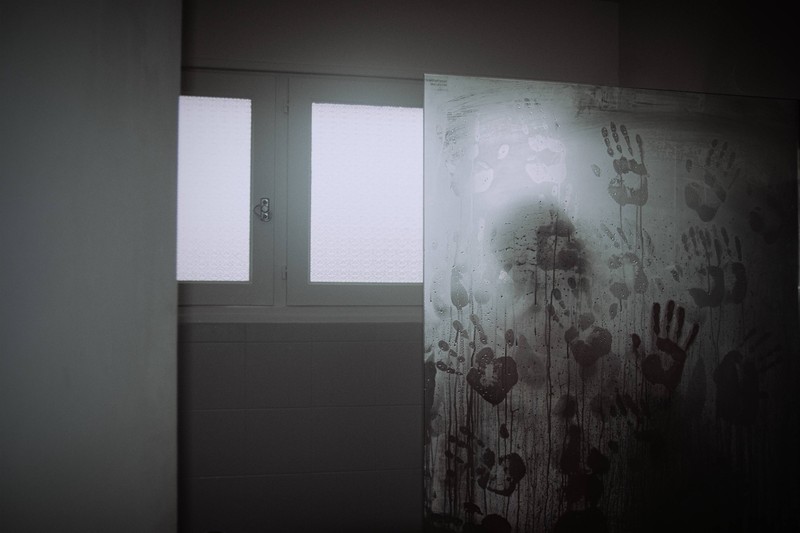 Lüften ist nach dem Duschen im Badezimmer wichtig.