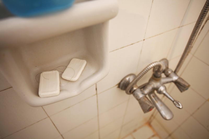 Offen liegende Seifenstücke sind eine echte Hygienefalle.