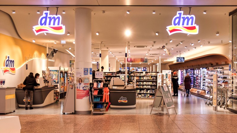 Die Drogeriektette dm steigt in den Online-Apotheken-Handel ein.