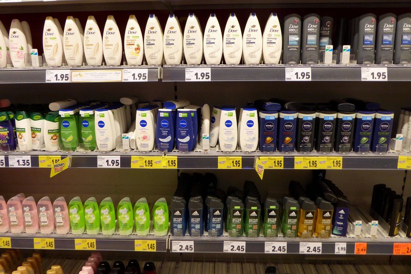 Die EU hat eine Änderung beschlossen, die neue Kennzeichnungsvorgaben bei Shampoo und Cremes erwirkt.
