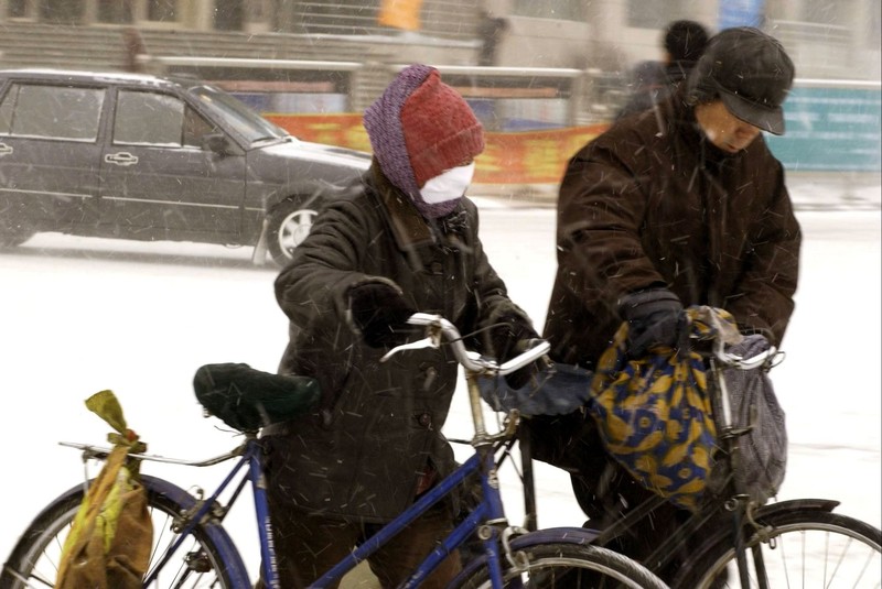 Warme Kleidung ist im Winter wichtig – egal, ob zu Fuß oder auf dem Rad.