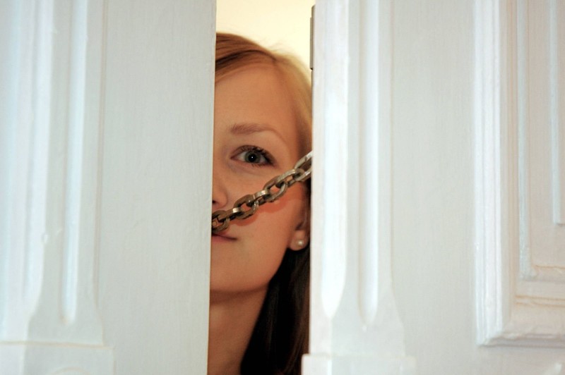 Eine Türkette kann dich schützen.