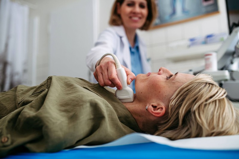 Die Schilddrüse übernimmt wichtige Funktionen im Körper.