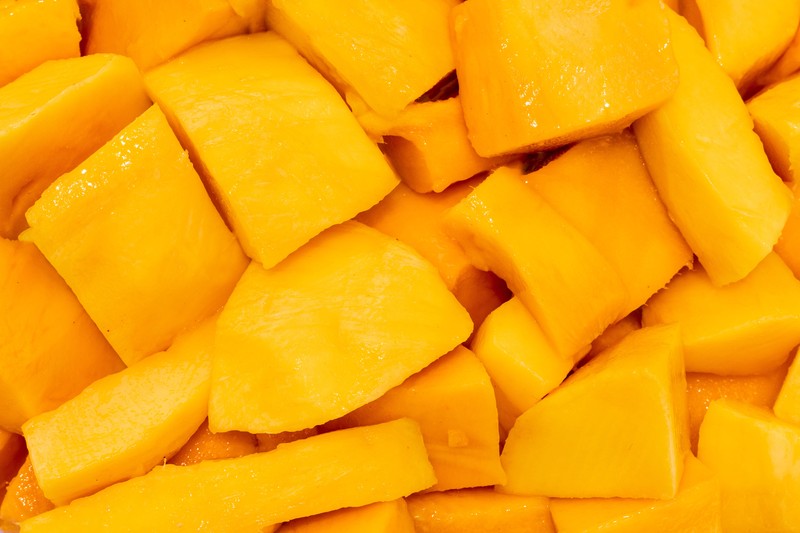Auch Obst solltest du auf keinen Fall unter der Dusche essen.