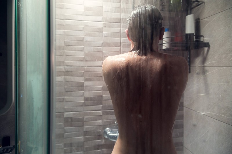 Es gibt Dinge, die viele Menschen unter der Dusche machen – die aber gar nicht so schlau sind, wie gedacht.